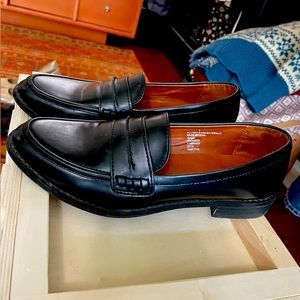 Universal Thread Black Loafers size 7